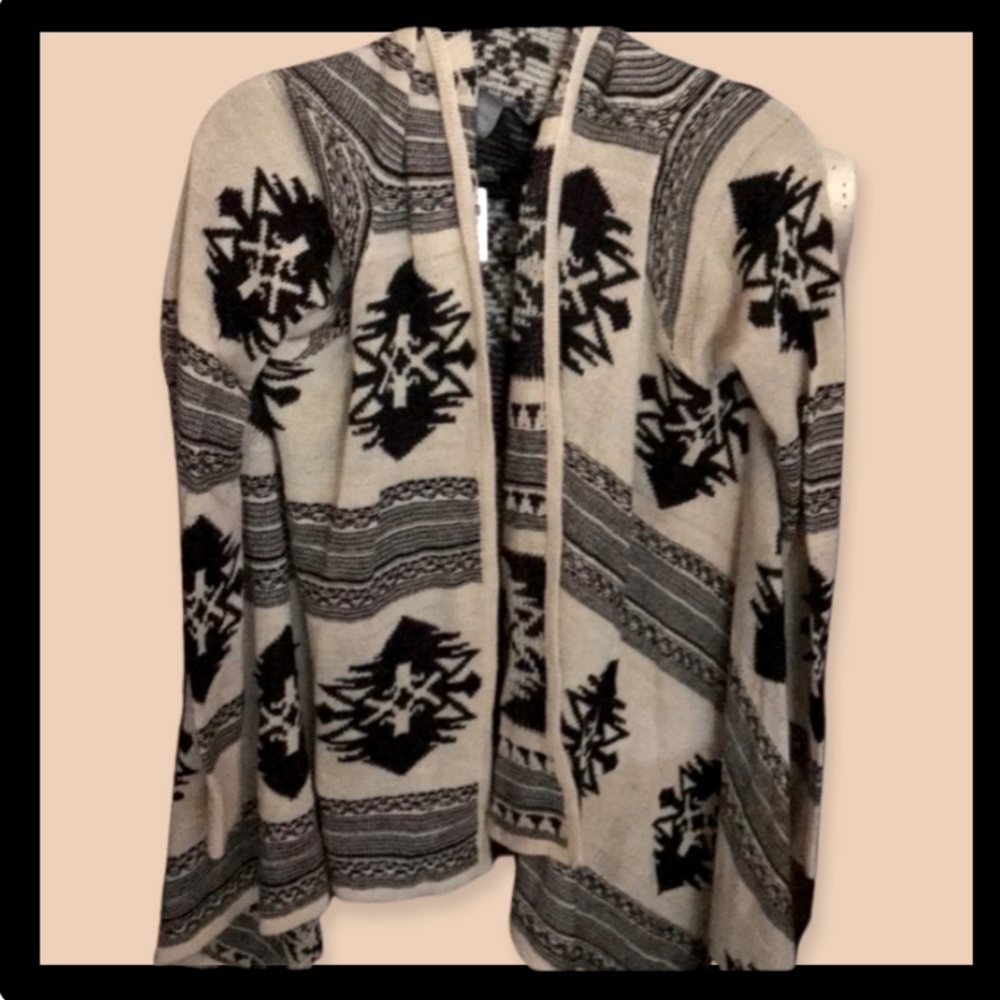 🌺NWT  Tribal Sweater a little Yellowstone inspired Gorgeous sweater brand New - Picture 4 of 6